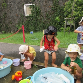 今月のひとコマ（水遊び大好き！）